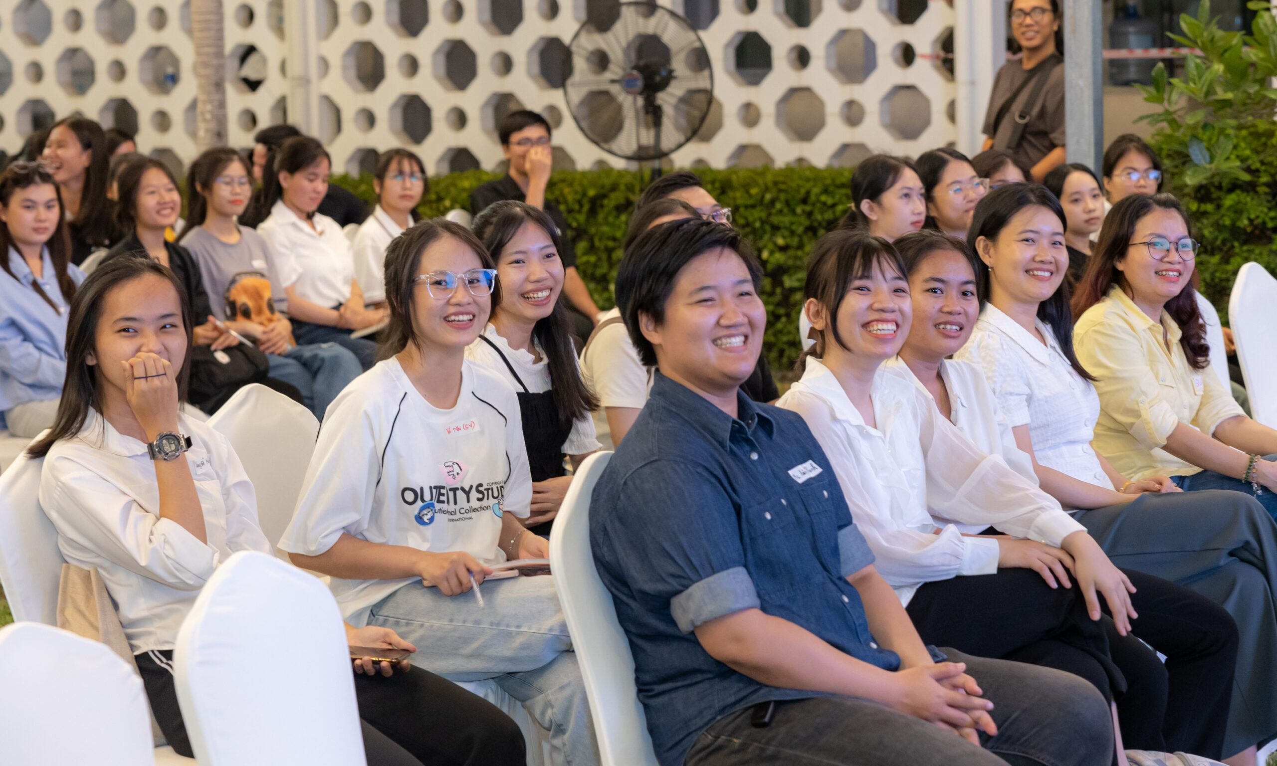 nụ cười trên mặt